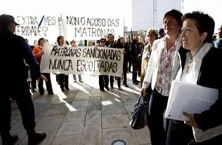 Las matronas sancionadas piden diálogo a la consellería
